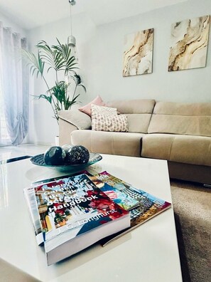 Apartment, 3 Bedrooms, Accessible, Balcony | Living area | Books