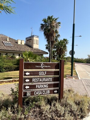 アパートメント 3 ベッドルーム バリアフリー バルコニー | 施設の敷地