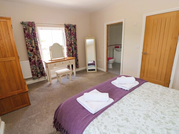 8 bedrooms, individually decorated, individually furnished, free WiFi