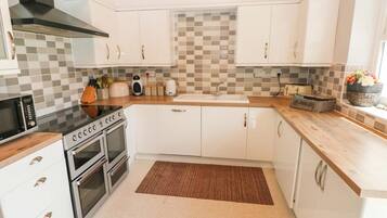 Dishwasher, cookware/dishes/utensils