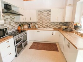 Dishwasher, cookware/dishes/utensils