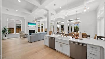 House, 6 Bedrooms | Interior