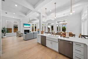 House, 6 Bedrooms | Interior