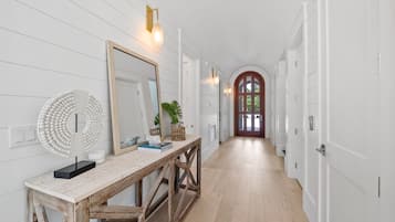 House, 6 Bedrooms | Interior