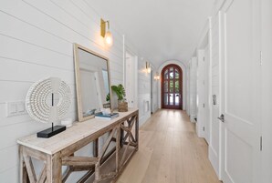 House, 6 Bedrooms | Interior