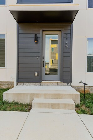 House | 4 bedrooms, desk, Internet - Rooftop Deck Grill Ping Pong Near Downtown Nashville (Nashville)
