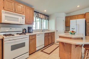 House (3 Bedrooms) | Interior - 1 Mi to Lake: Home w/ Deck in Elephant Butte (Truth or Consequences)