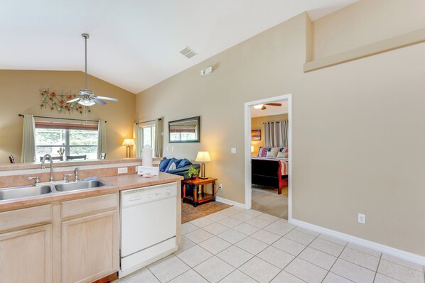 House (4 Bedrooms) | Interior
