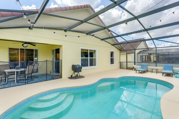 บ้านพัก (4 Bedrooms) | ด้านหน้าที่พัก