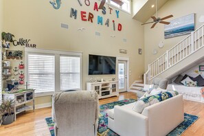Interior - 2 Blocks to Shore: Crystal Beach House w/ Yard! (Port Bolivar)