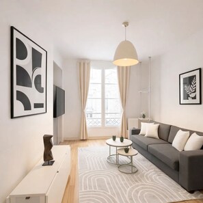 Classic Apartment, Courtyard View | Living area | 80-cm Smart TV with digital channels - 1630 Ponthieu (Paris)