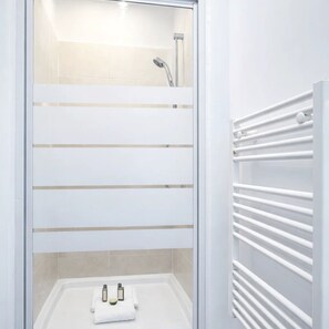 Classic Apartment, Courtyard View | Bathroom