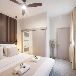 Classic Apartment, Courtyard View | Seterika/papan seterika, Wi-fi percuma 