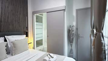 Apartamento clássico, vista para o pátio | Ferros/tábuas de passar roupa, Wi-Fi de cortesia