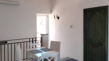 Zimmer, 1 Schlafzimmer, Raucher, Terrasse | Esszimmer