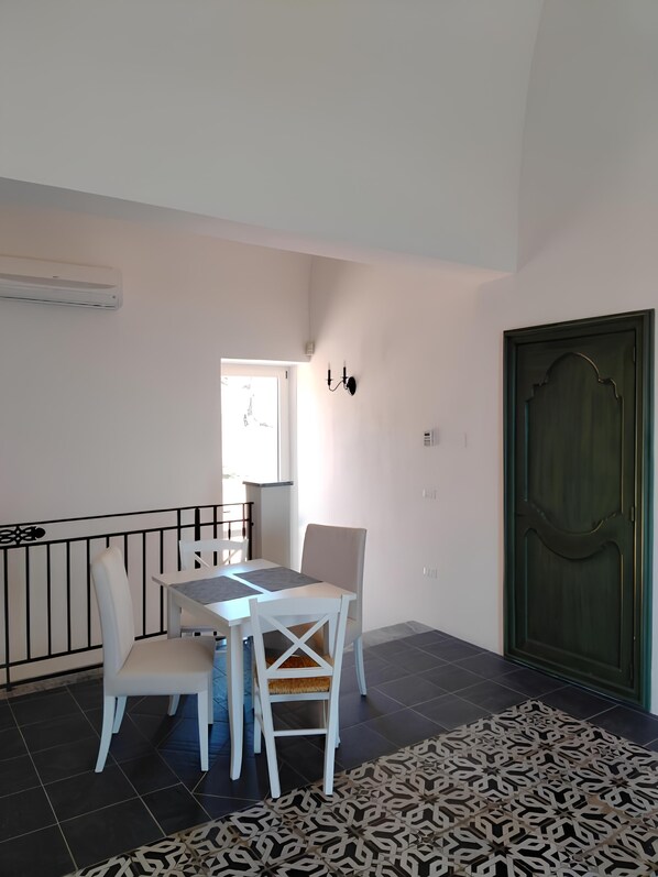 Room, 1 Bedroom, Smoking, Terrace | Ruang makan