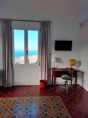 Room, 1 Bedroom, Smoking, Terrace | Ruang tamu