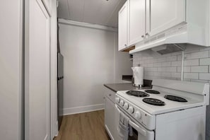 開放式客房, 1 張加大雙人床, 廚房, 花園景觀 (Chic City Retreat 99) | 私人廚房 | 電冰箱、微波爐、爐台、咖啡機/沖茶器