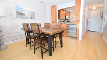 Nhà liên kế, 2 phòng ngủ | Khu ăn uống