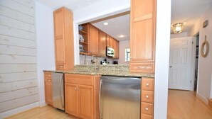 Townhome, 2 Bedrooms | Dapur peribadi