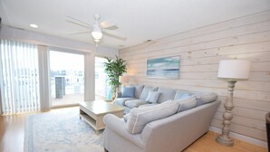 Townhome, 2 Bedrooms | Ruang tamu