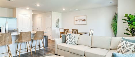 Apartment (3 Bedrooms) | Front of property
