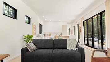 House, 3 Bedrooms, Accessible, Patio | Living room
