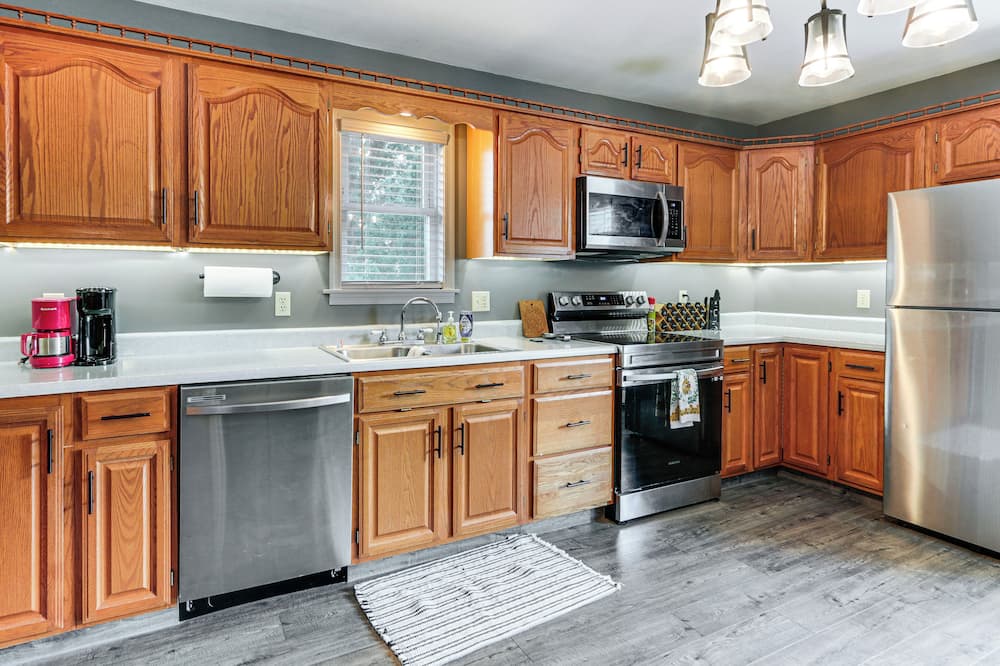 Walk to Town: Charming Unit w/ Balcony in Bedford! - Fulton County, PA