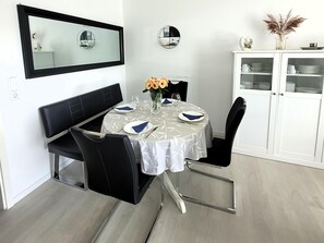 Apartment | Dining