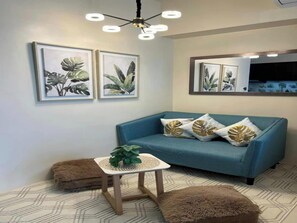 Shared Dormitory, 1 Bedroom, Accessible, Smoking | Living area