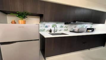 Shared Dormitory, 1 Bedroom, Accessible, Smoking | Private kitchen