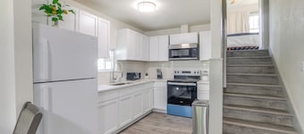 4 Mi to Dtwn: Charming Retreat in Wichita!