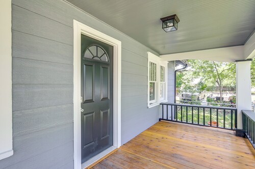 4 Mi to Dtwn: Charming Retreat in Wichita!