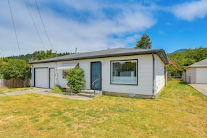 House (2 Bedrooms) | Interior - 11 Mi to Arcata Bay: Home w/ Garden in Blue Lake! (Blue Lake)
