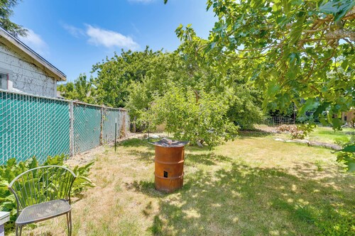 11 Mi to Arcata Bay: Home w/ Garden in Blue Lake!