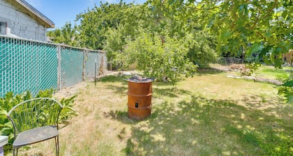 11 Mi to Arcata Bay: Home w/ Garden in Blue Lake!