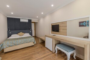 Desk, laptop workspace, free WiFi - Fİİ SUİTS (Kumluca)