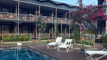 Desk, laptop workspace, free WiFi