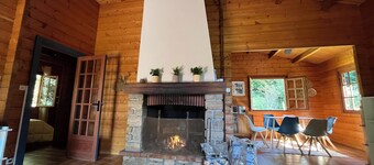  Chalet in the woods with private pond - near Lac de Saint-Pardoux