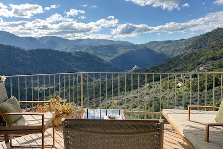 Property grounds. Umbria Casa Vacanze – Panoramic Views & Relaxation Near Marmore Falls