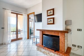 Fernseher, Kamin