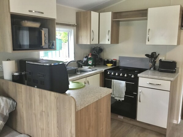 Cookware/dishes/utensils