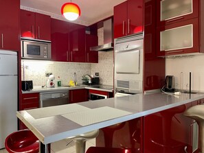 Kühlschrank, Mikrowelle, Ofen, Geschirrspüler