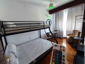 4 bedrooms, iron/ironing board, bed sheets