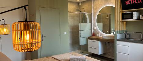 1 غرفة نوم ومكواة/لوح كي وواي فاي مجانًا وملاءات أسرّة