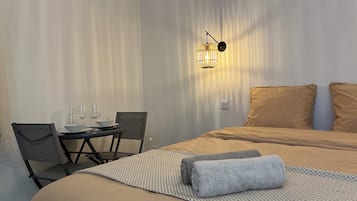 Iron/ironing board, free WiFi, bed sheets