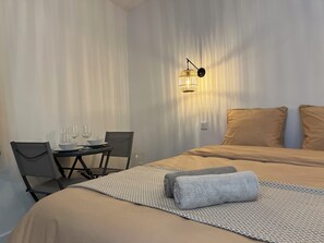 Iron/ironing board, free WiFi, bed sheets