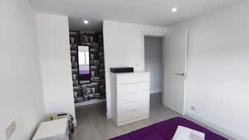 2 bedrooms, bed sheets