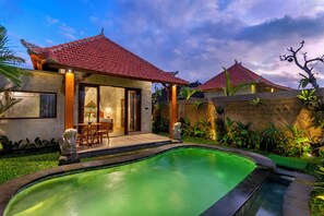 Luxury Villa, Private Pool, Garden View | Cadar kapas Mesir, peralatan tempat tidur premium 