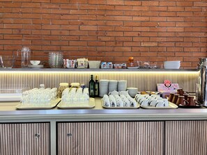 Daily buffet breakfast for a fee - Hotel Garden (Rivoli)